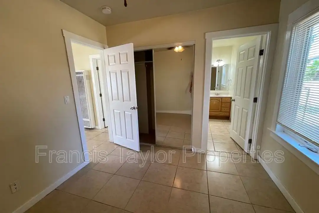 1214 S Escondido Blvd unit 6 - View 5