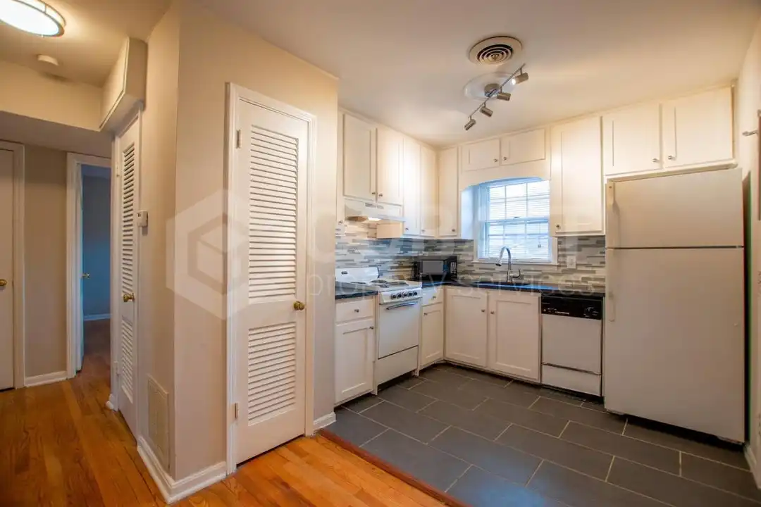 3607 Roxboro Rd NE unit 8 – photo 1