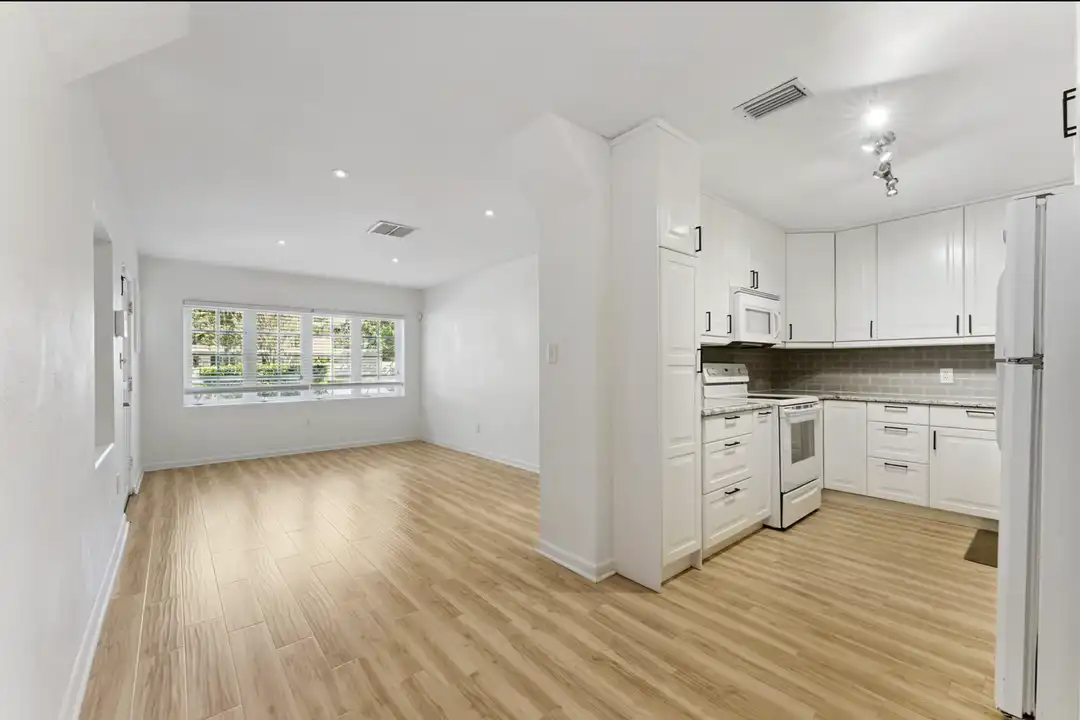 447 N Phelps Ave - View 5