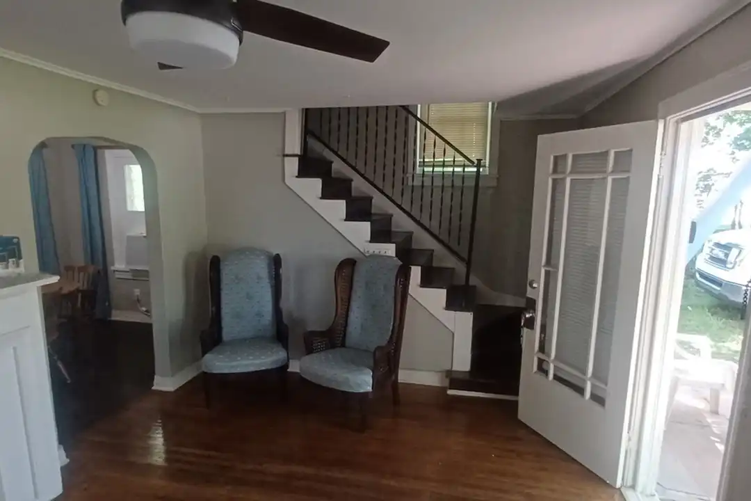 1140 S College Ave unit C - More