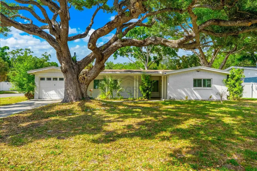 3315 W Beaumont St – pohled 2