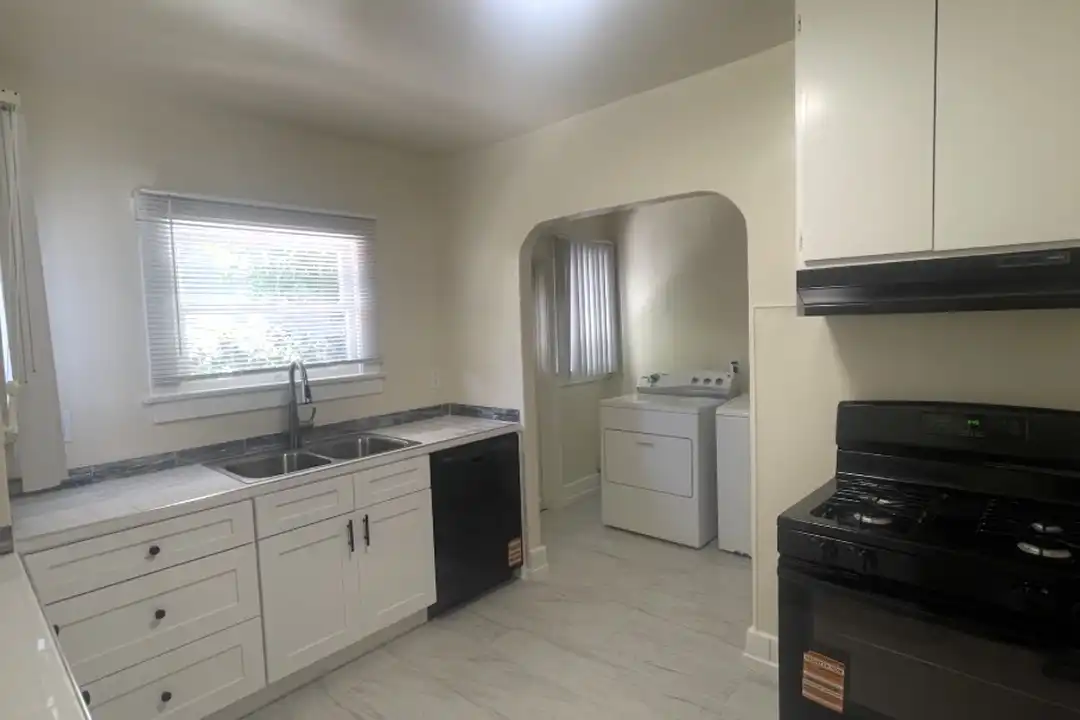 204 N Cedar St unit 206 - View 5