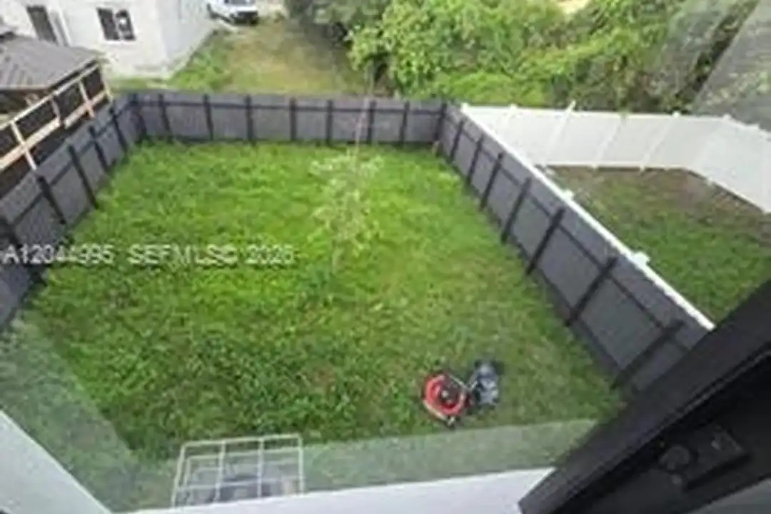 Apartment in Miami, Brownsville - View 5