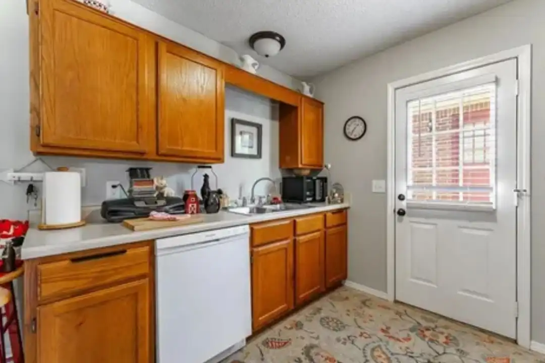 3304 SW Landau Ct unit Apartment 1 - View 5