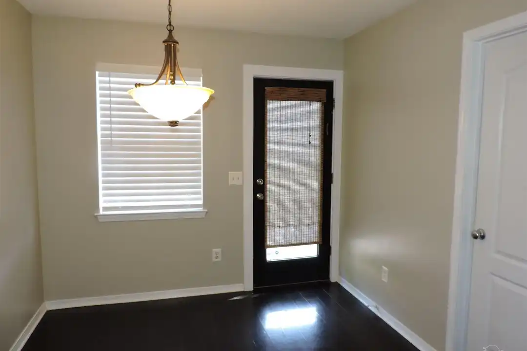 147 Creekview Dr - More