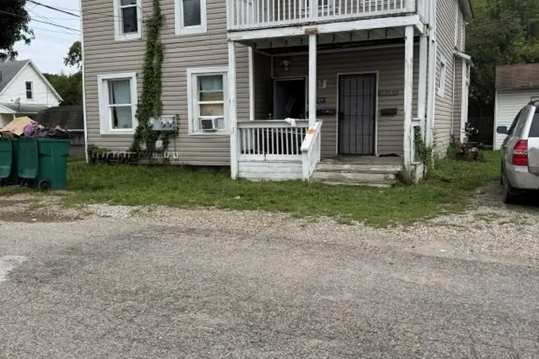 420 E Indiana St – photo 1 of 4