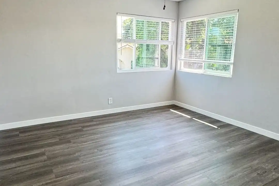 4305 E 5th St unit Unit 4 - More