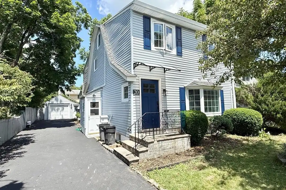 20 Baylis Pl – photo 1 of 17