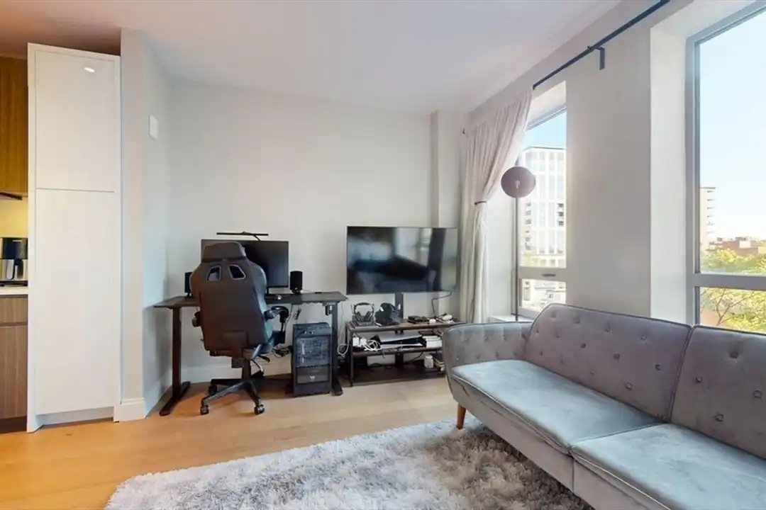 Apartment in Boston - View 3