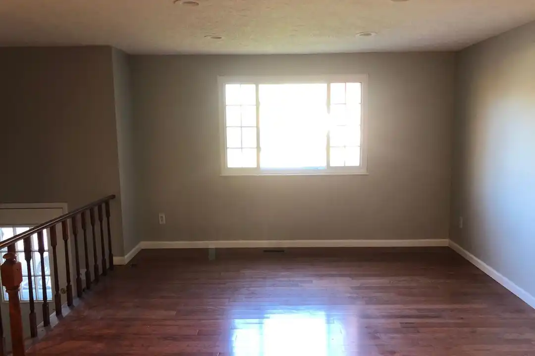 306 Gerrie Dr - View 3