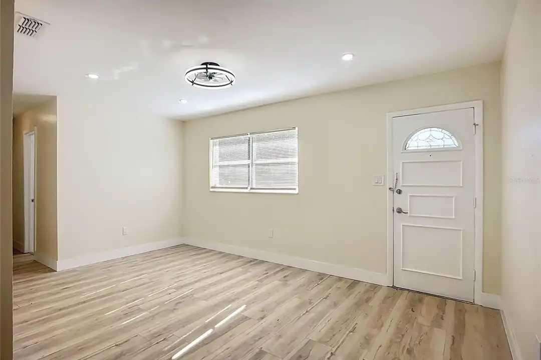 4513 W Gray St – další