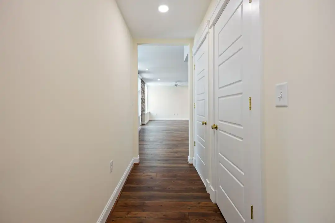 913 Greenway Ct unit 02 - View 3