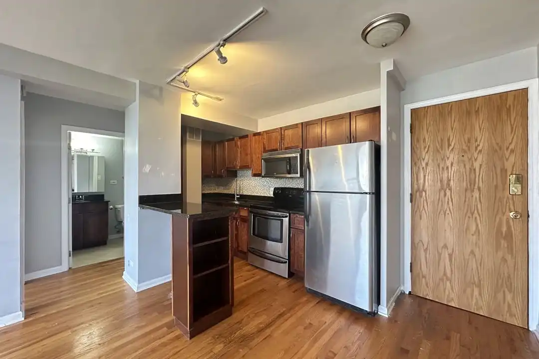 Apartment in Lake View Township, Buena Park, Uptown - View 2