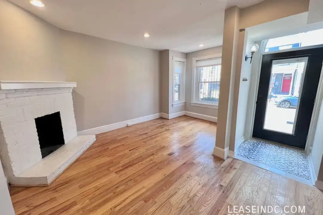 342 Elm St NW - View 2