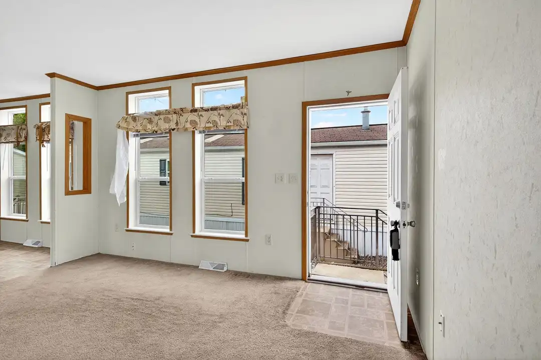 Apartment in Pleasantville - View 4