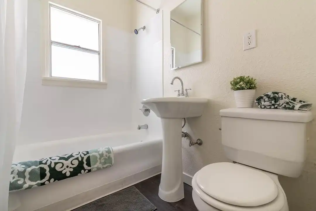 Apartment in Los Angeles, Los Feliz - More