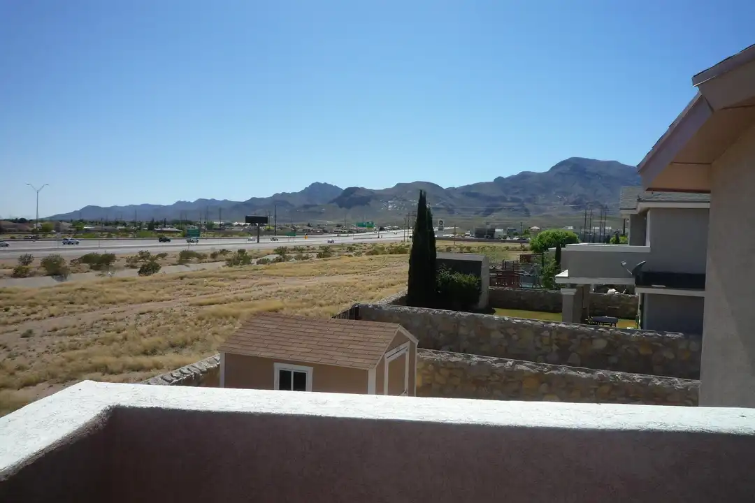 10840 Acoma St - More