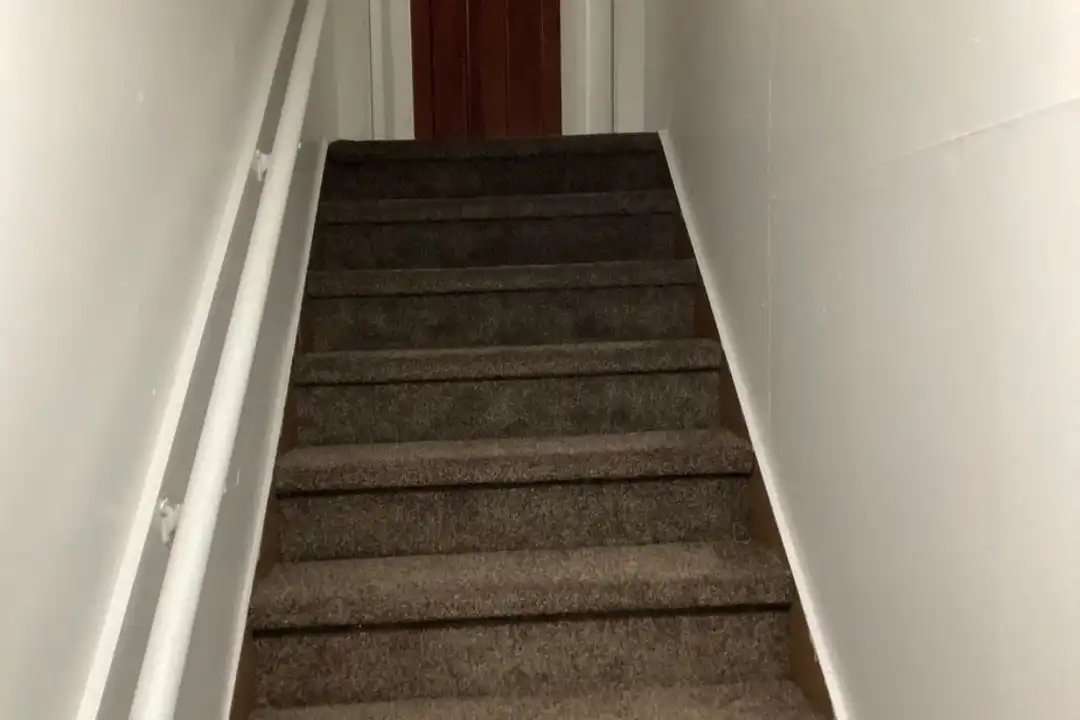 517 1/2 Hill Ave – photo 1