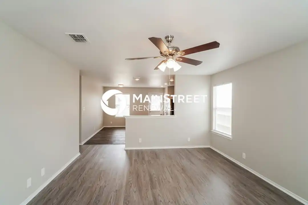 House in San Antonio - View 4