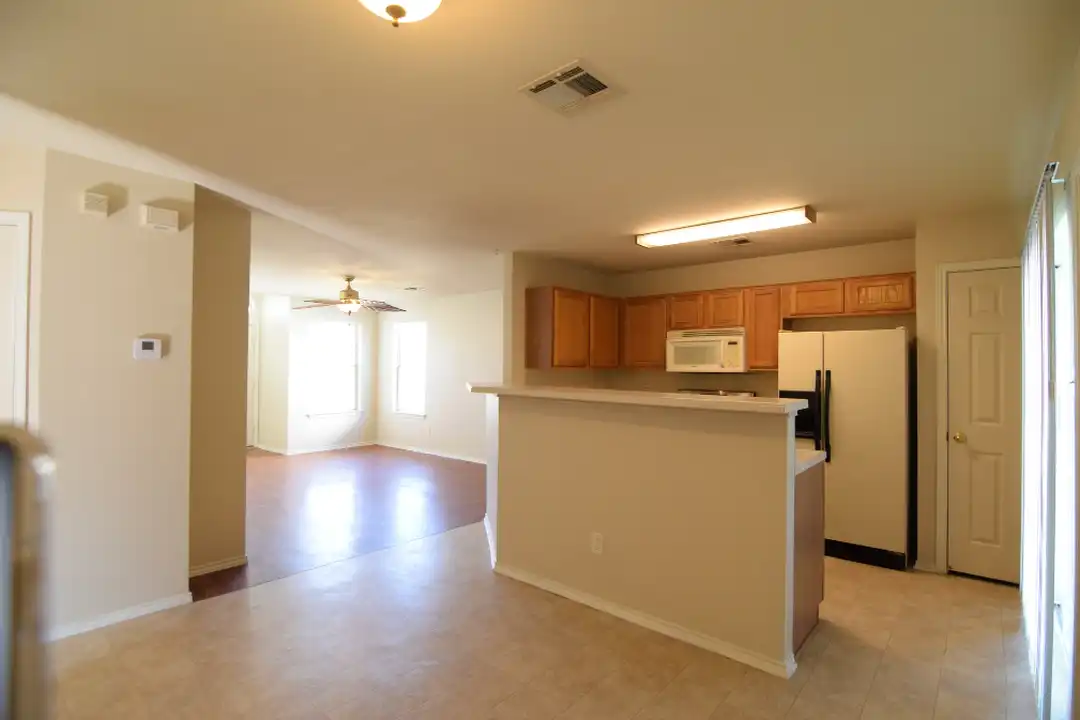 1404 Fox Creek Dr - View 4