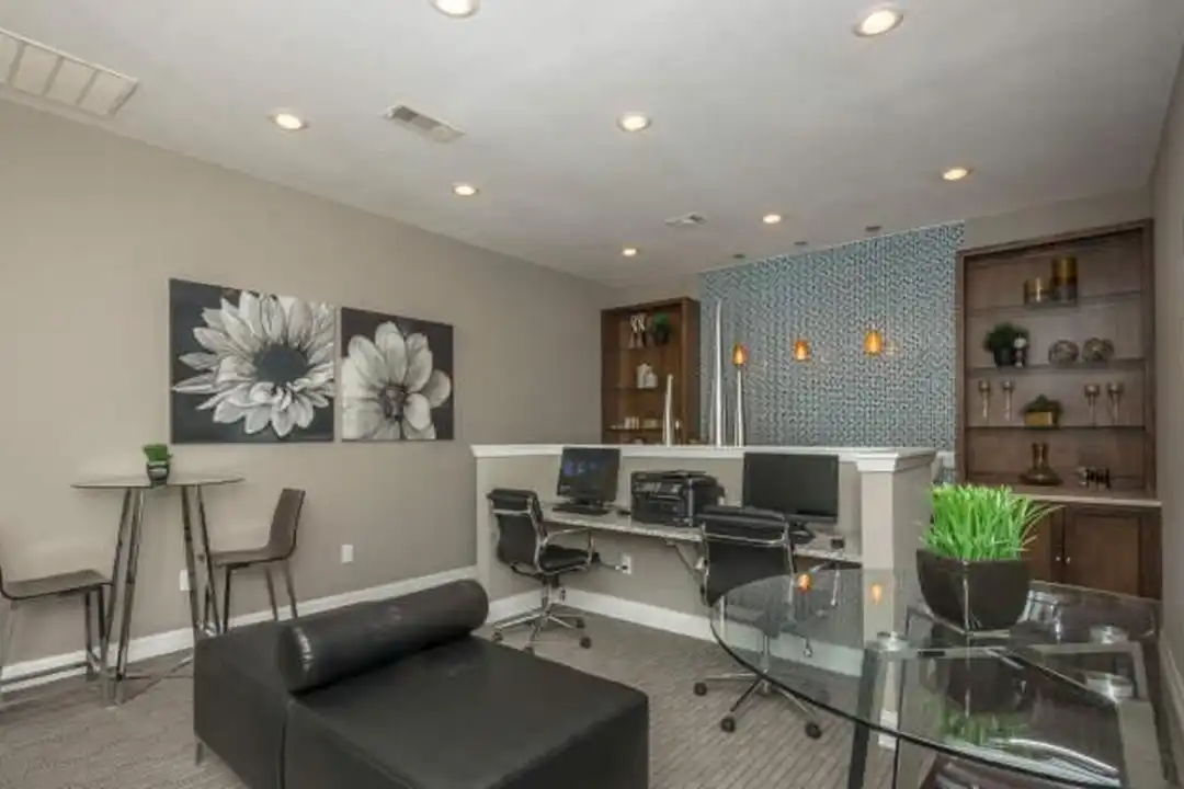 512 Palace Pkwy unit # 512 - More