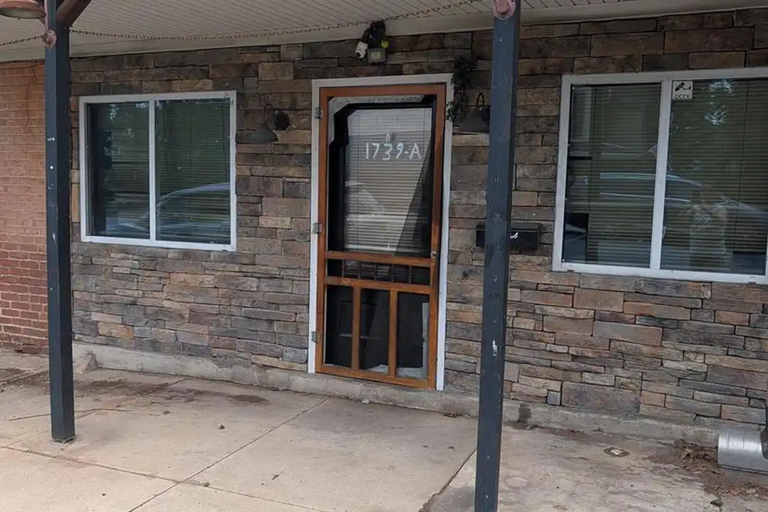 17371739 E Grand Ave – photo 1 of 9