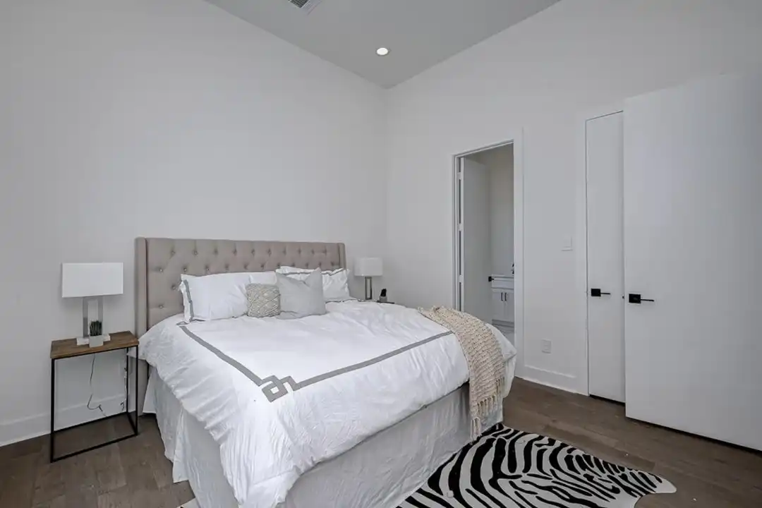 House in Houston - More
