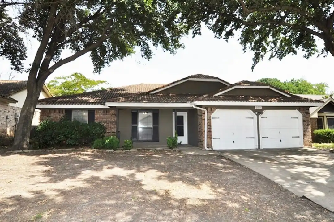 205 Juniper Dr - View 2