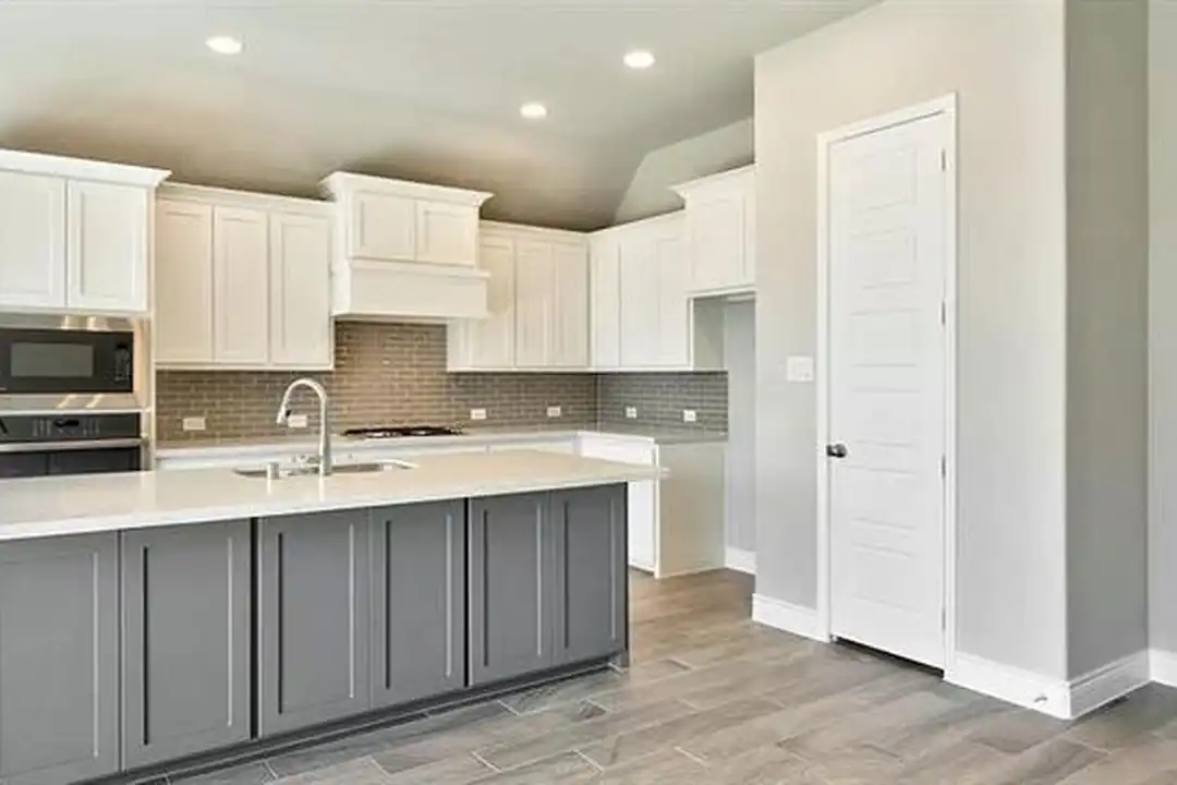 333 Cowling Dr - More