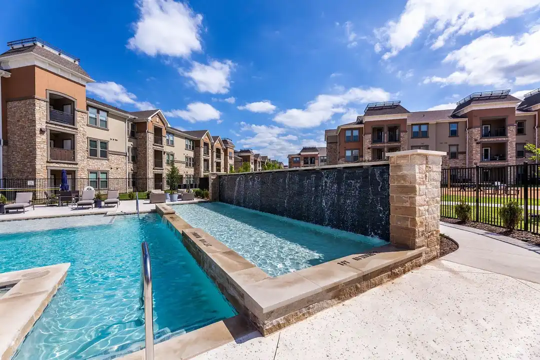 Luxia Grand Prairie - View 3
