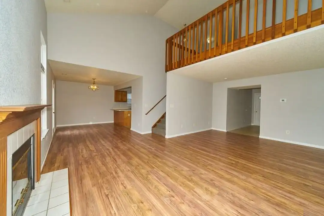 8133 Maple Stream Ln - View 3