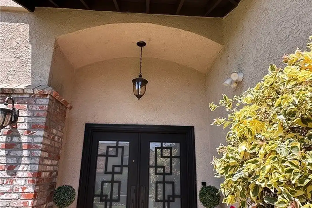 495 Woodbluff Ave - View 4