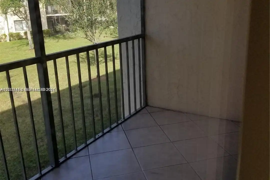 369 Lakeview Dr unit 204 - More