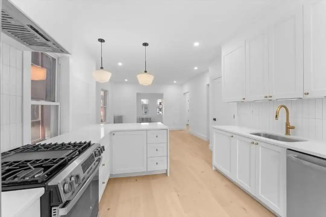 57 Weld Hill St - More