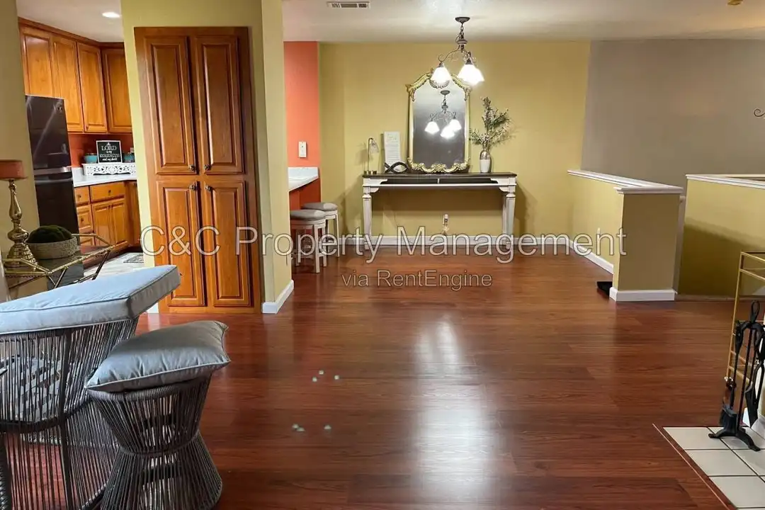 1613 W Swain Rd – photo 1