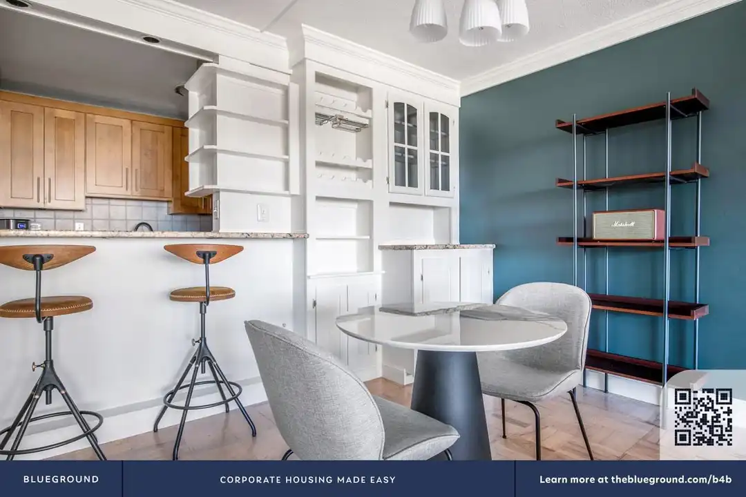 Apartment in Boston, West End - View 5
