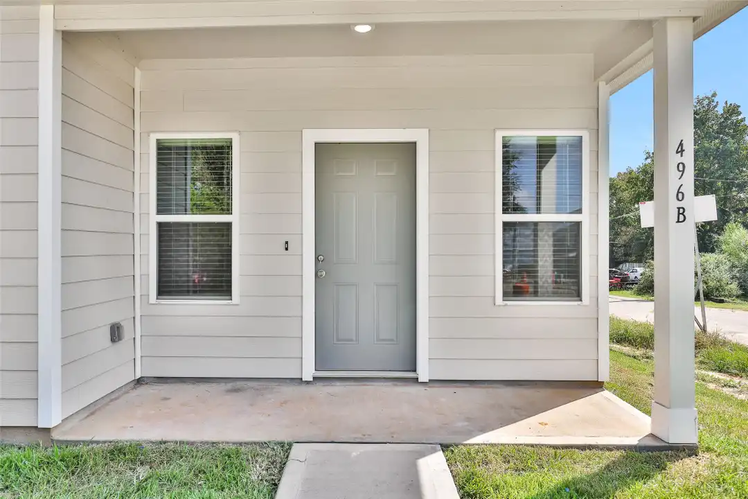 496 Golden St unit B - View 2