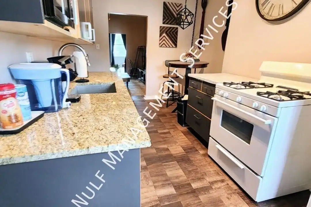 5235 Butler St – photo 1