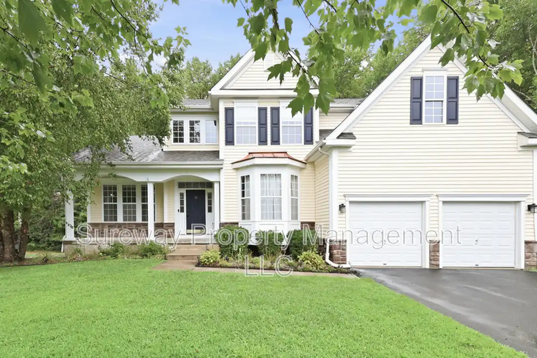 13 Grist Mill Ct – photo 1 of 30