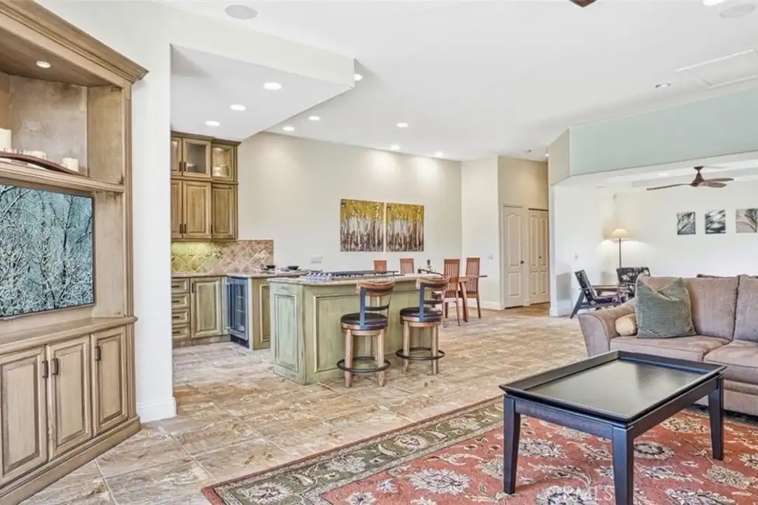 42 Colonial Dr - View 5