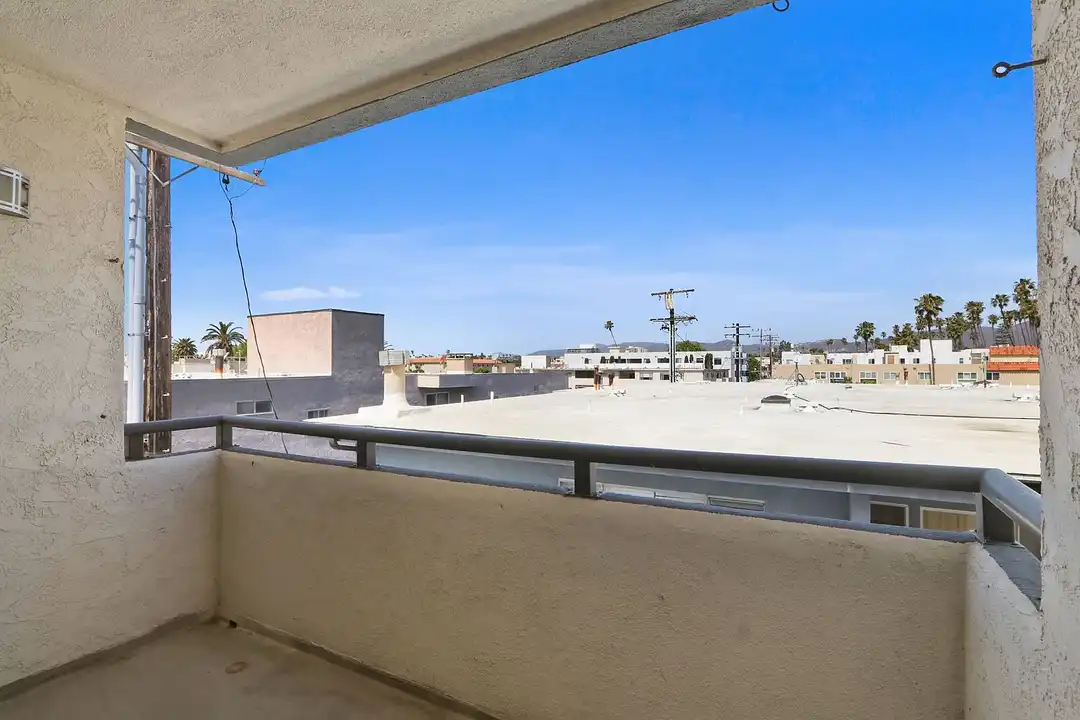 950 4th Street - View 2