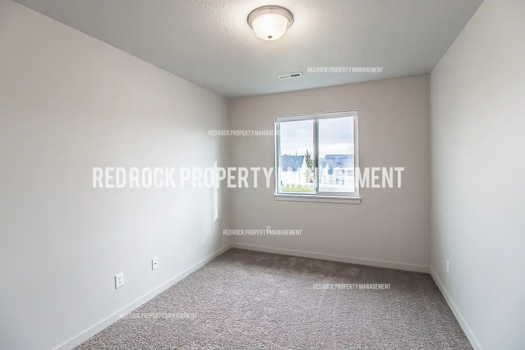 319 Woodlawn Ln - View 6