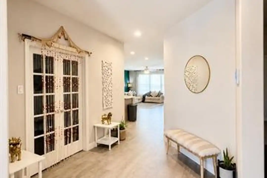 15736 Hazelhurst Ln - View 4