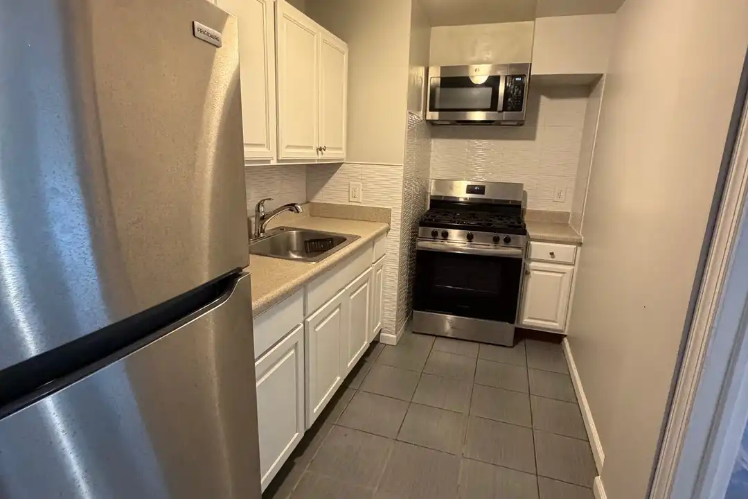 18 Summit St unit 100 – photo 1