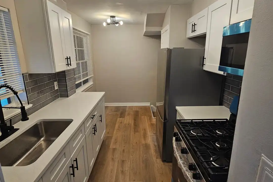 5635 South Blvd – photo 1