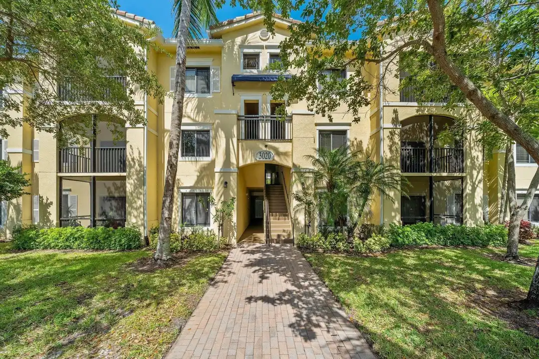 Apartment in Palm Beach Gardens - View 6