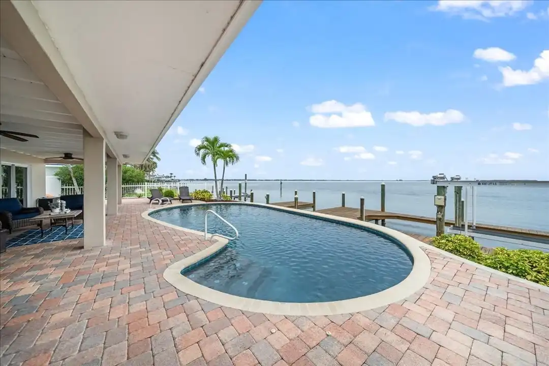 Apartment in Cocoa Beach - More