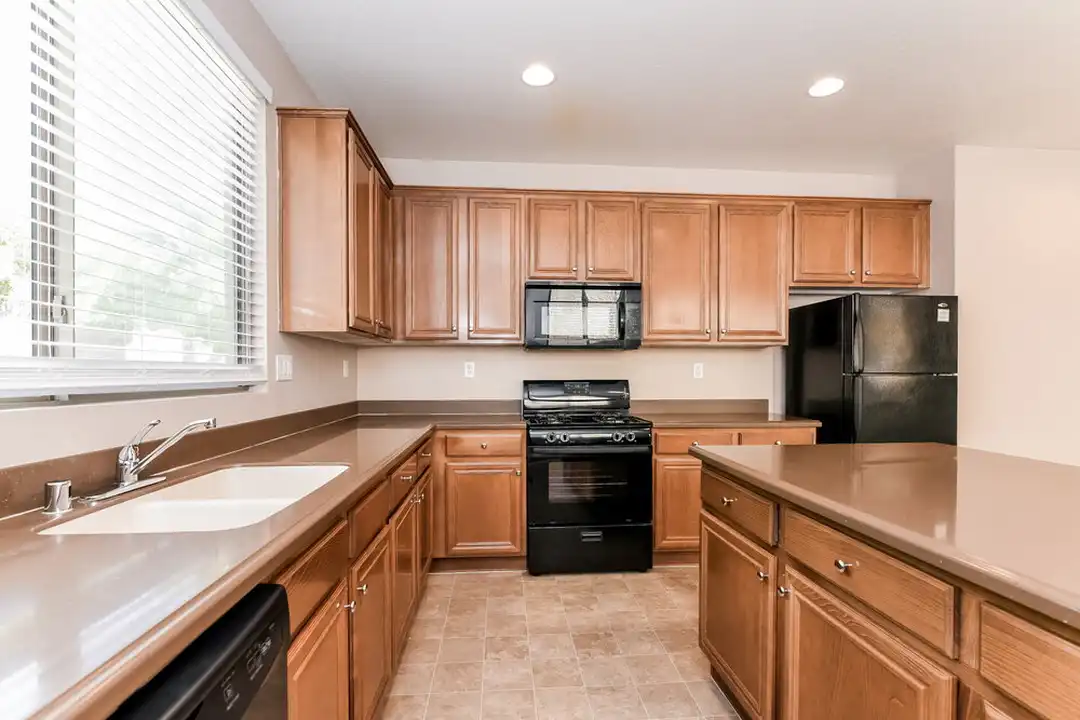 4344 Desert Home Ave - More