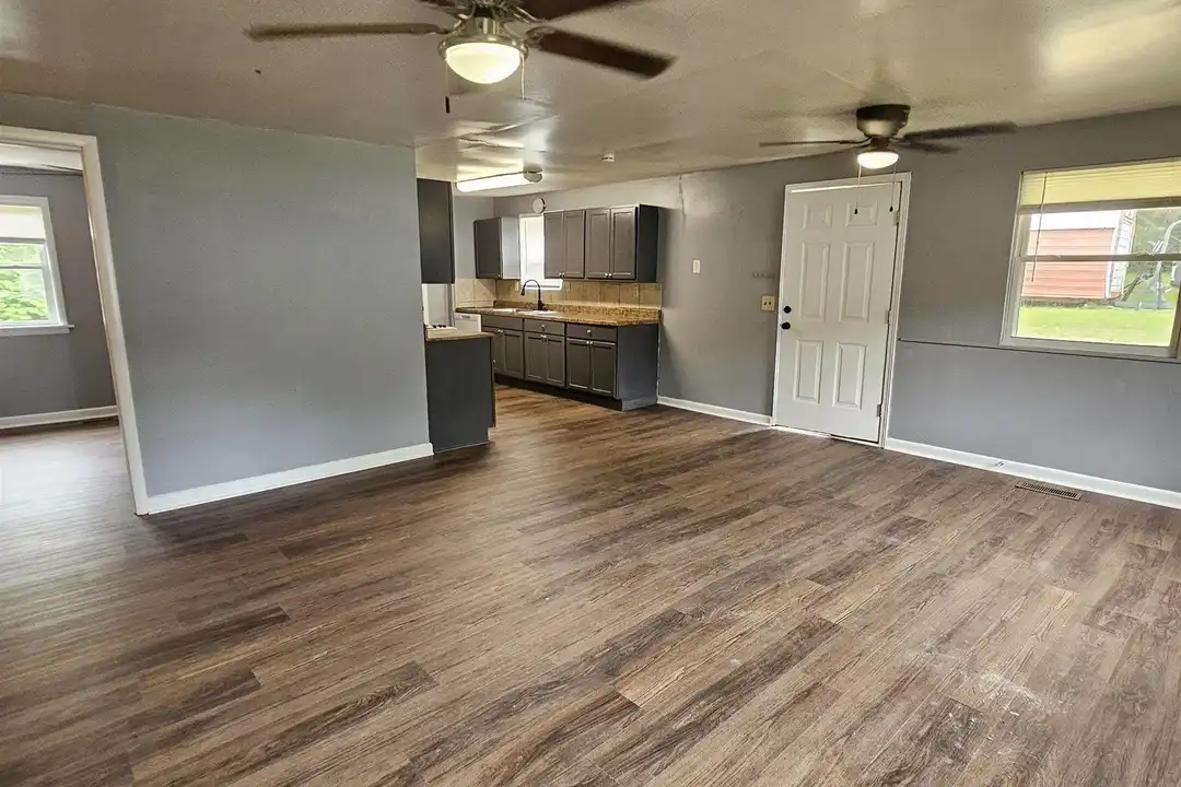 907 Denver St - View 4