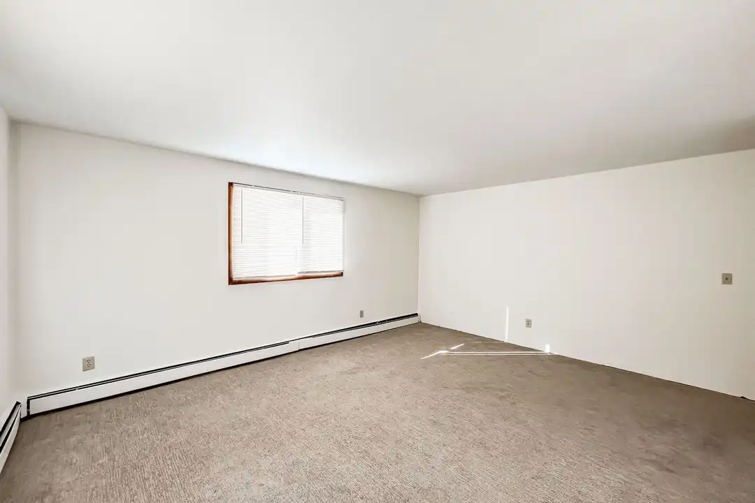 2712 Pillsbury Ave unit 101 – pohled 3